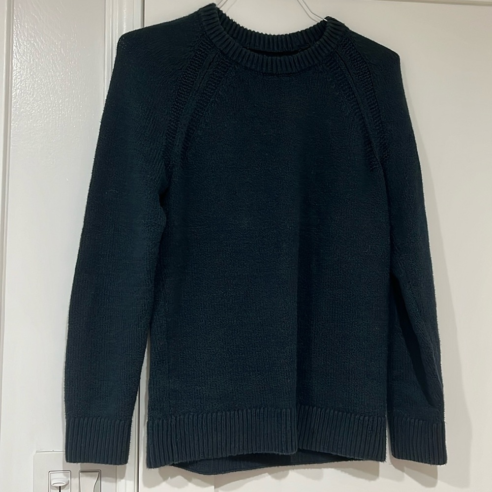 Abercrombie & Fitch navy blue sweater